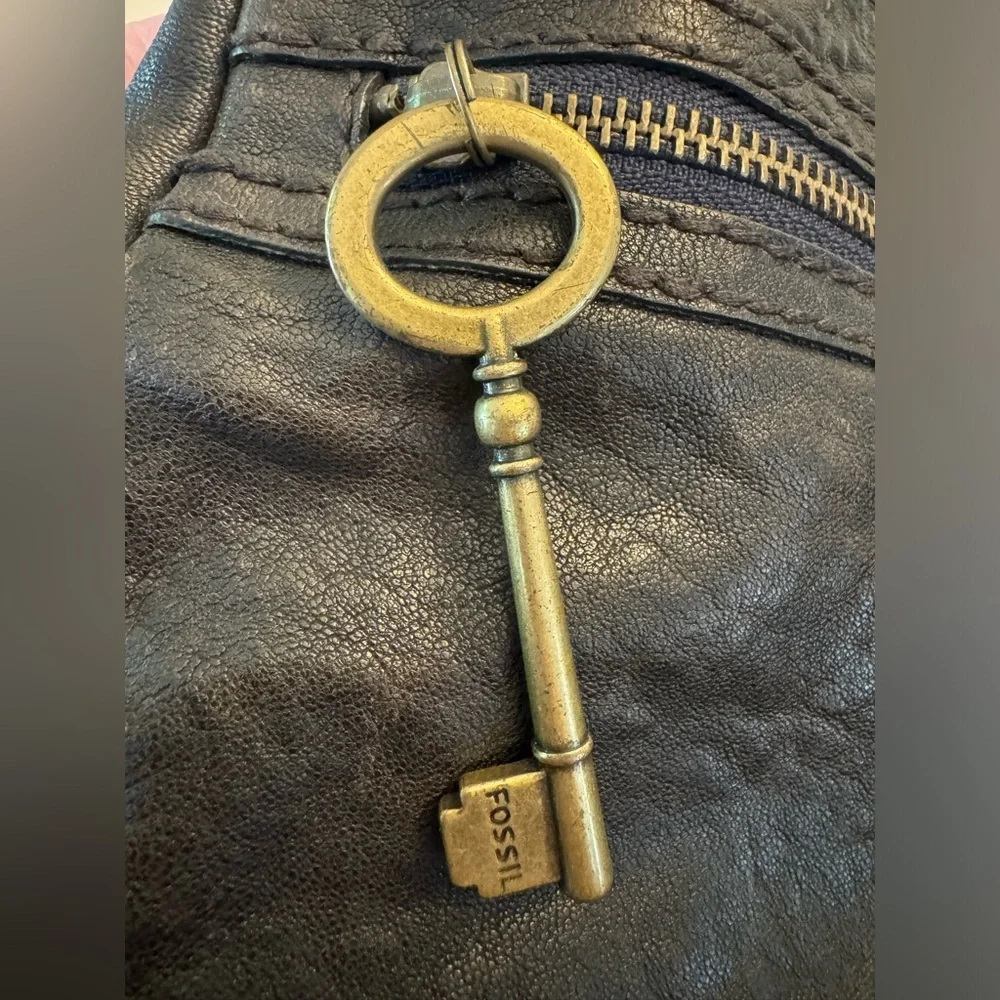 VTG! Fossil Foldover Shoulder Bag with Gold Accents - Picture 15 of 16